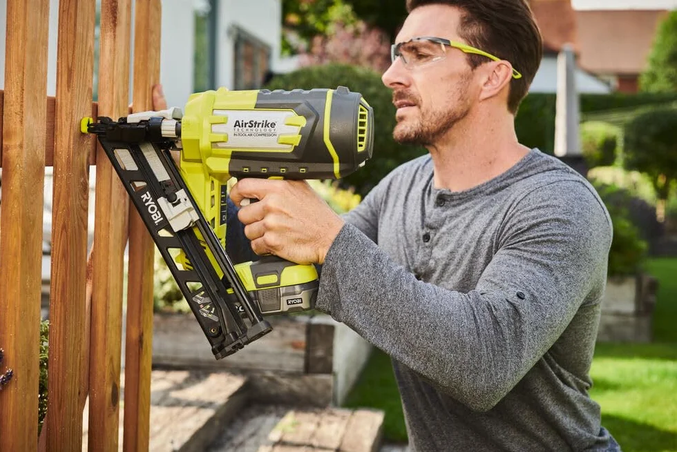 Ryobi Gwoździarka Akumulatorowa 18V, R18N18G-0, do Gwoździ o Długości od 15 do 50 mm, Regulacja Głębokości Wbijania