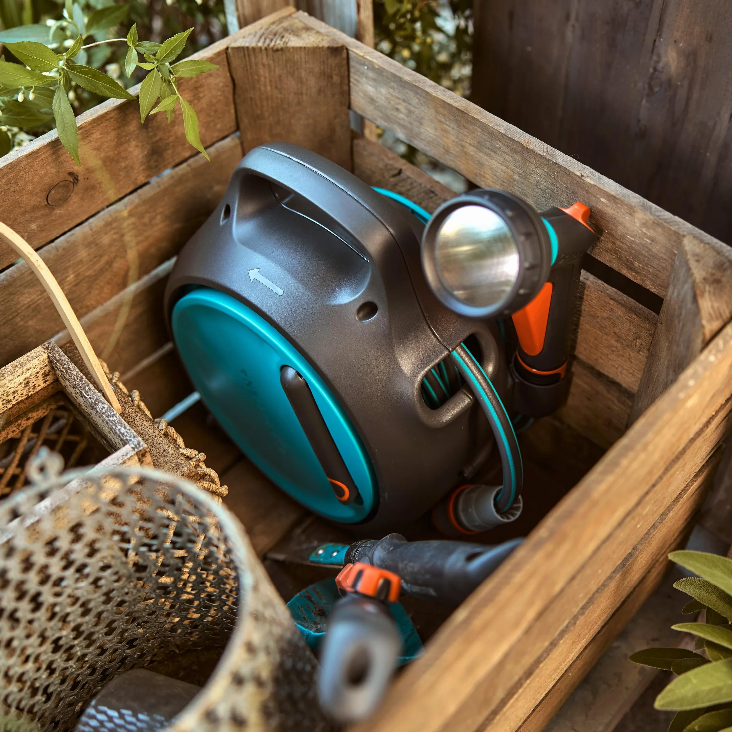 Gardena Przenośny Bęben na Wąż Move Przechowywanie Węży Estetyczny i Przenośny, Wygodne Zwijanie Węża, Oszczędność Miejsca Przy Przechowywaniu (18692-20)