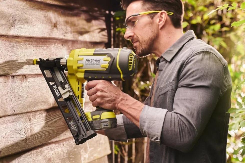 Ryobi Gwoździarka Akumulatorowa 18V, R18N18G-0, do Gwoździ o Długości od 15 do 50 mm, Regulacja Głębokości Wbijania