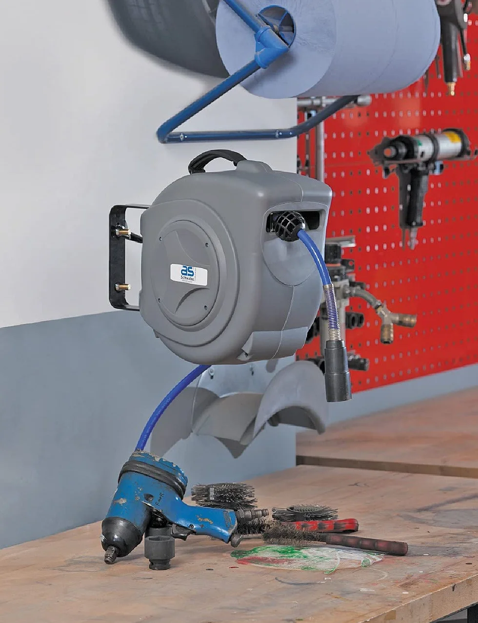as - Schwabe Profi-Druckluft-Schlauch-Aufroller – 15 M PU-Schlauch und 1 M Anschlussschlauch – Drucklufttrommel mit Schlauchstopp und Schnell-Verschlusskupplung – Robuster Aufroller – Grau I 12613
